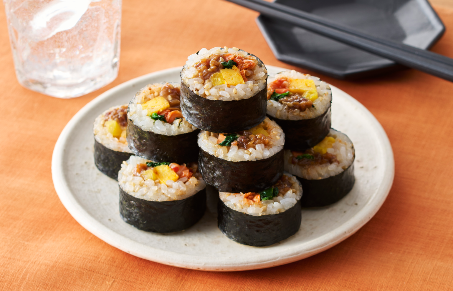닛신이 네 조각씩 데우는 영양설계 김밥을 내놨어요